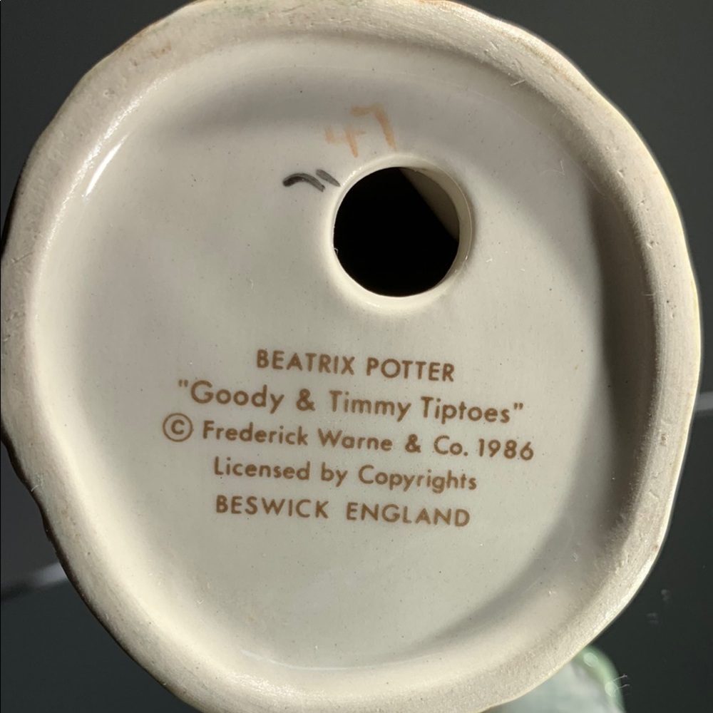 Royal Doulton "Goody and Timmy Tiptoes" Beatrix Potter's Famous SQUIRRELs - Picture 3 of 7